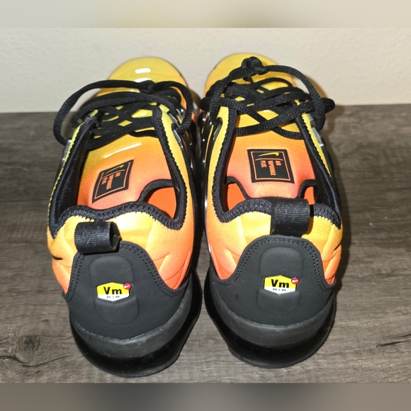 Men's VaporMax Plus 'Sunset Crimson' - Picture 4 of 7